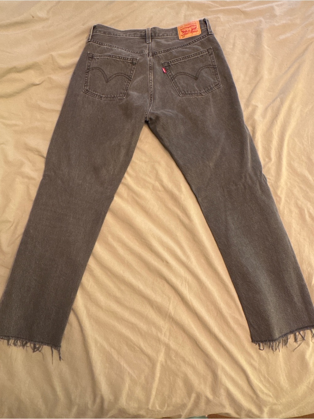 Levi's Women's Cropped Jeans in Faded Gray